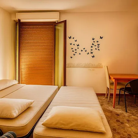 Alassio Riviera Con Terrazza ホームステイ