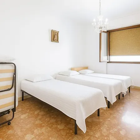 Riviera Suiteroom Con Terrazza منزل للإقامة ألاسيو