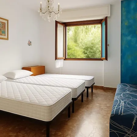 Alassio Riviera Con Terrazza ホームステイ