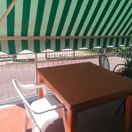 Alassio Riviera Con Terrazza ホームステイ